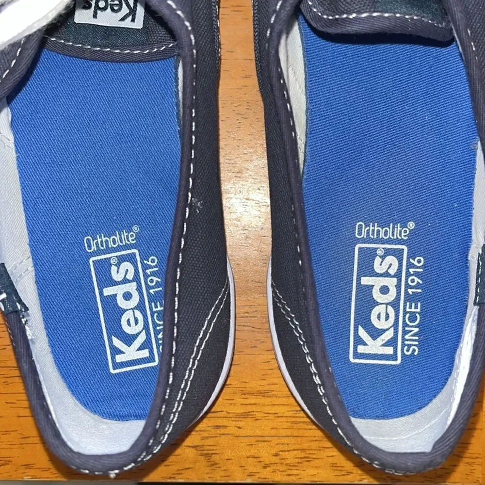 EXCELLENT LIKE NEW CONDITION WOMEN’S SIZE 10 NAVY BLUE KEDS